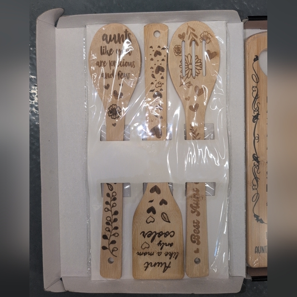 Best Aunt Ever Engraved Wooden Cooking Utensils and Recipe Plaque Set - Picture 3 of 3